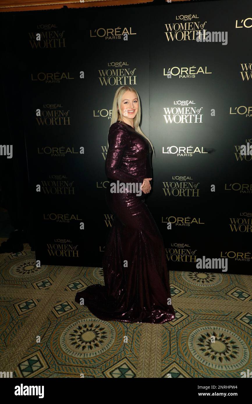 Photo by: John Nacion/STAR MAX/IPx 2019 12/4/19 Iskra Lawrence at the