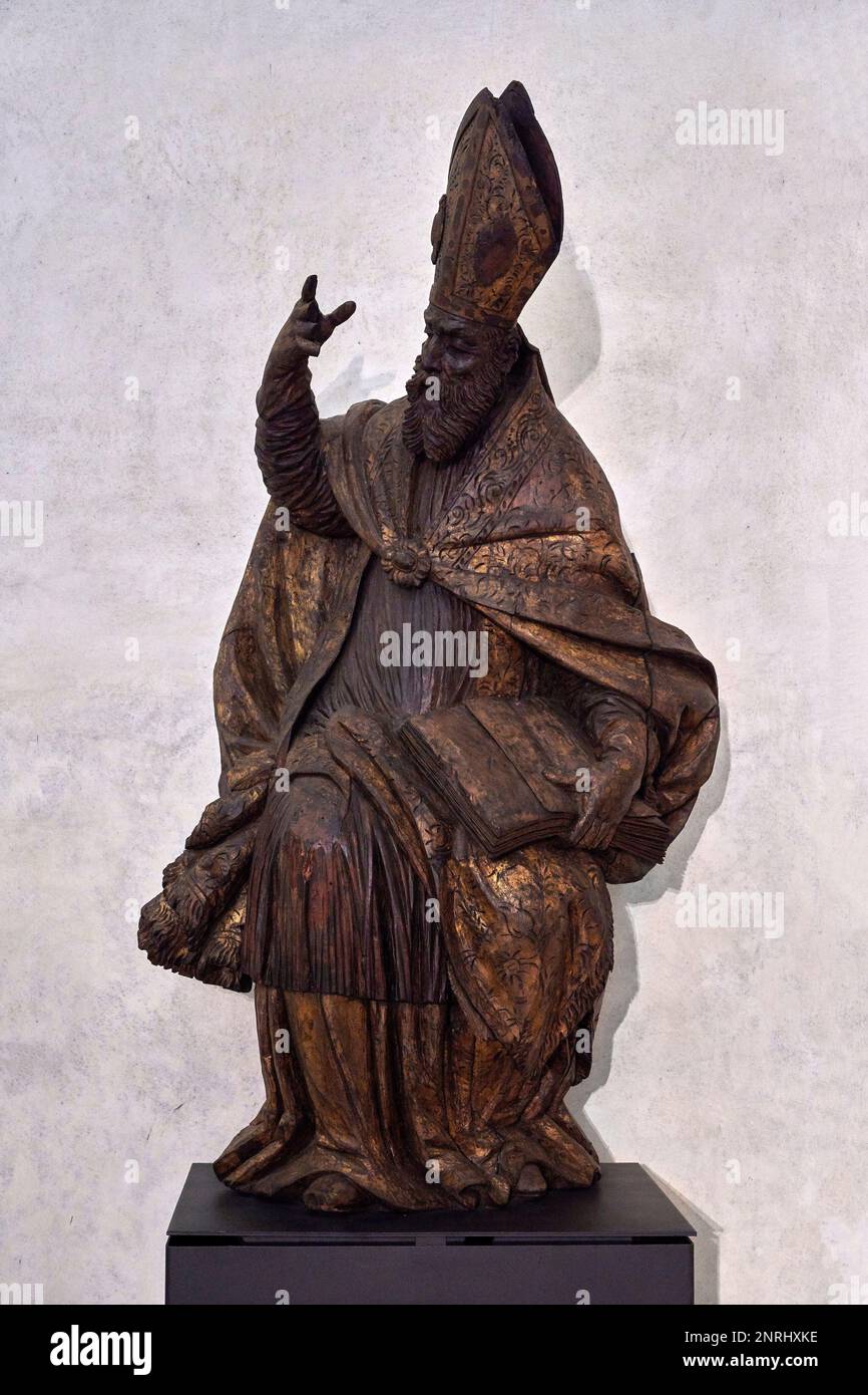 Scultore di legno hi-res stock photography and images - Alamy