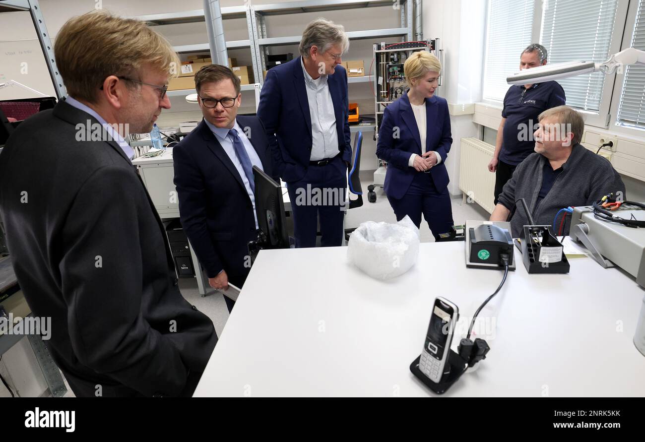 Schwerin, Germany. 27th Feb, 2023. Wolf Münchmeyer (l-r), Managing Director, Carsten Schneider (SPD), Federal Government Commissioner for Eastern Germany, Andreas Walte, Managing Director, Manuela Schwesig (SPD), Minister President of Mecklenburg-Western Pomerania, and Andreas Pantel, production employee, during a tour of Airsense Analytics GmbH. The company is one of the leading manufacturers of hazardous substance detectors. Credit: Bernd Wüstneck/dpa/Alamy Live News Stock Photo