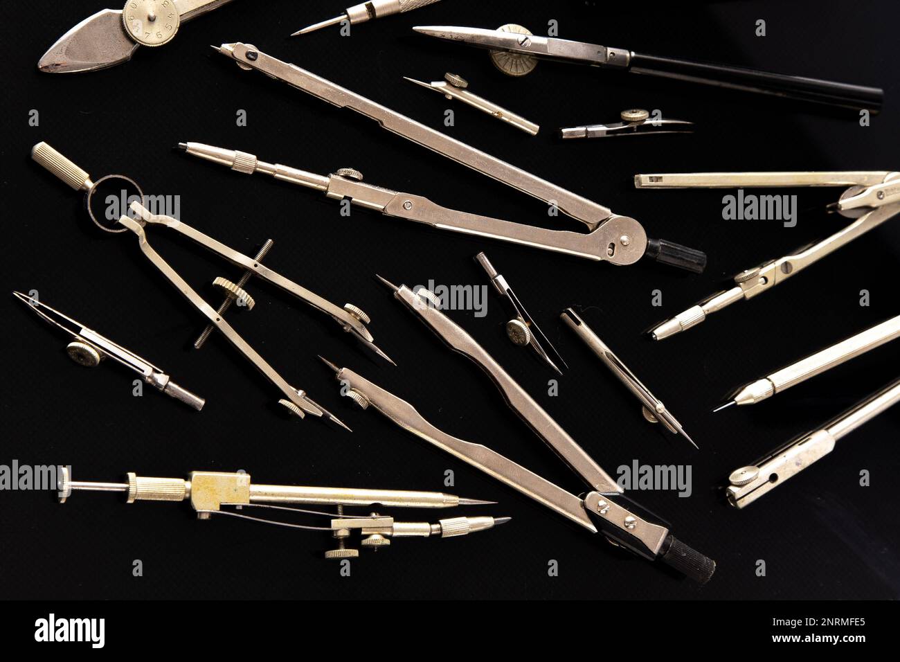 Compass for drawing Set of old - Compass For Drawing Set Of Old Different Compasses Retro Metal Compasses And Drafting Tools On A Black Background Drawing Pen Tool For Study Draw 2NRMFE5