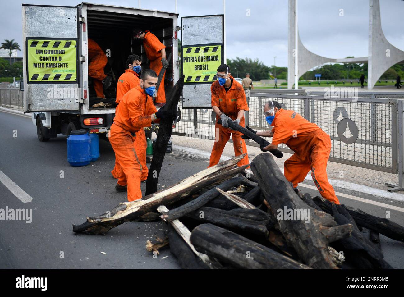 DF - Brasilia - 23/10/2019 - Protest Greenpeace - Greenpeace holds this ...