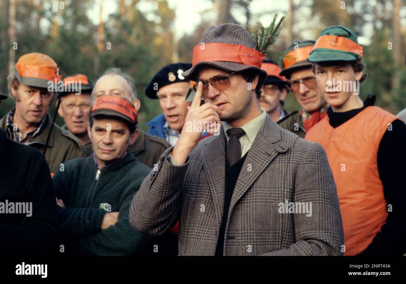 Swedish King CARL XVI GUSTAV with hunting team at a break during moose hunting in Bergslagen Sweden Stock Photo