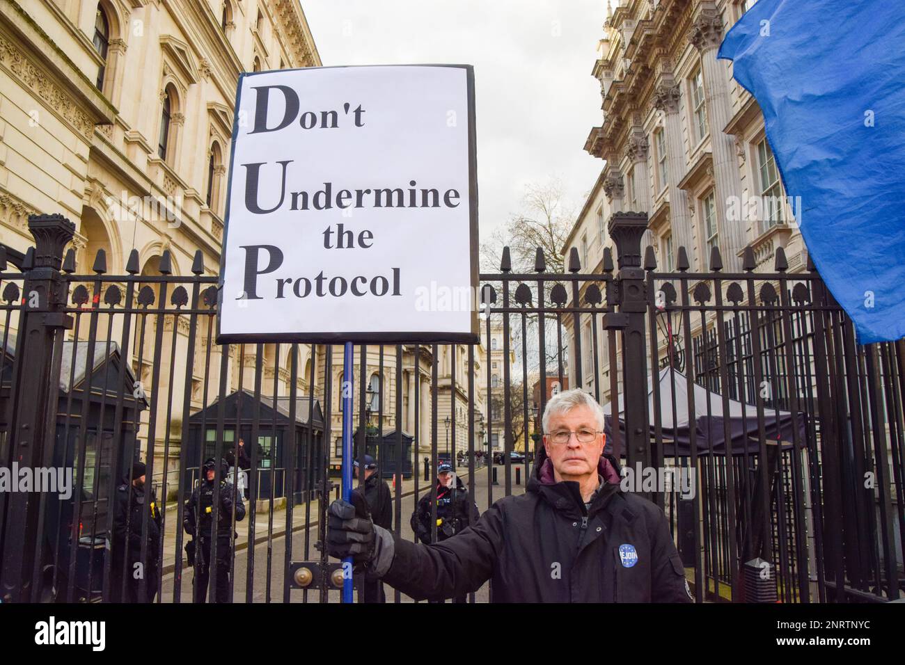 London, UK. 27th February 2023. An anti-Brexit activist stands outside Downing Street in support of the Northern Ireland Protocol as UK Prime Minister Rishi Sunak and President of the European Commission Ursula von der Leyen meet in Windsor to sign a new Brexit deal on Northern Ireland. Credit: Vuk Valcic/Alamy Live News Stock Photo
