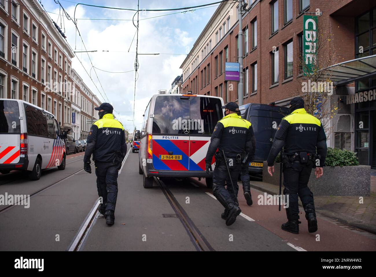 07 November 2021, Hague, Netherlands, Malieveld, Protest against measures for preventing COVID-19 infections, police forces on duty, protecting people Stock Photo