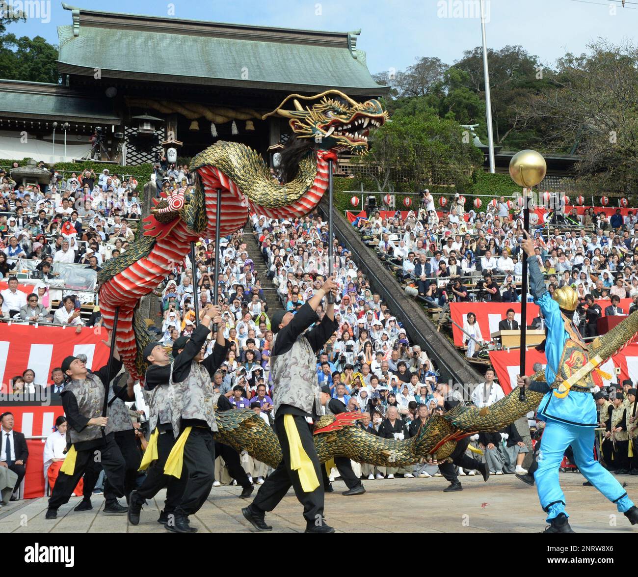 nagasaki-traditional-autumn-festival-nagasaki-kunchi-begins-in
