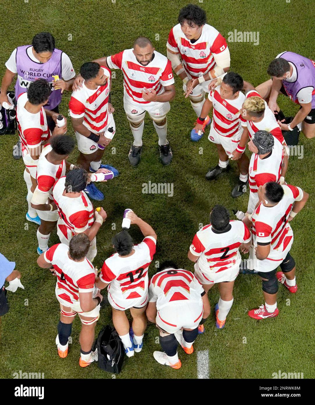 Japan's Michael Leitch talks to his players during the Rugby World Cup ...