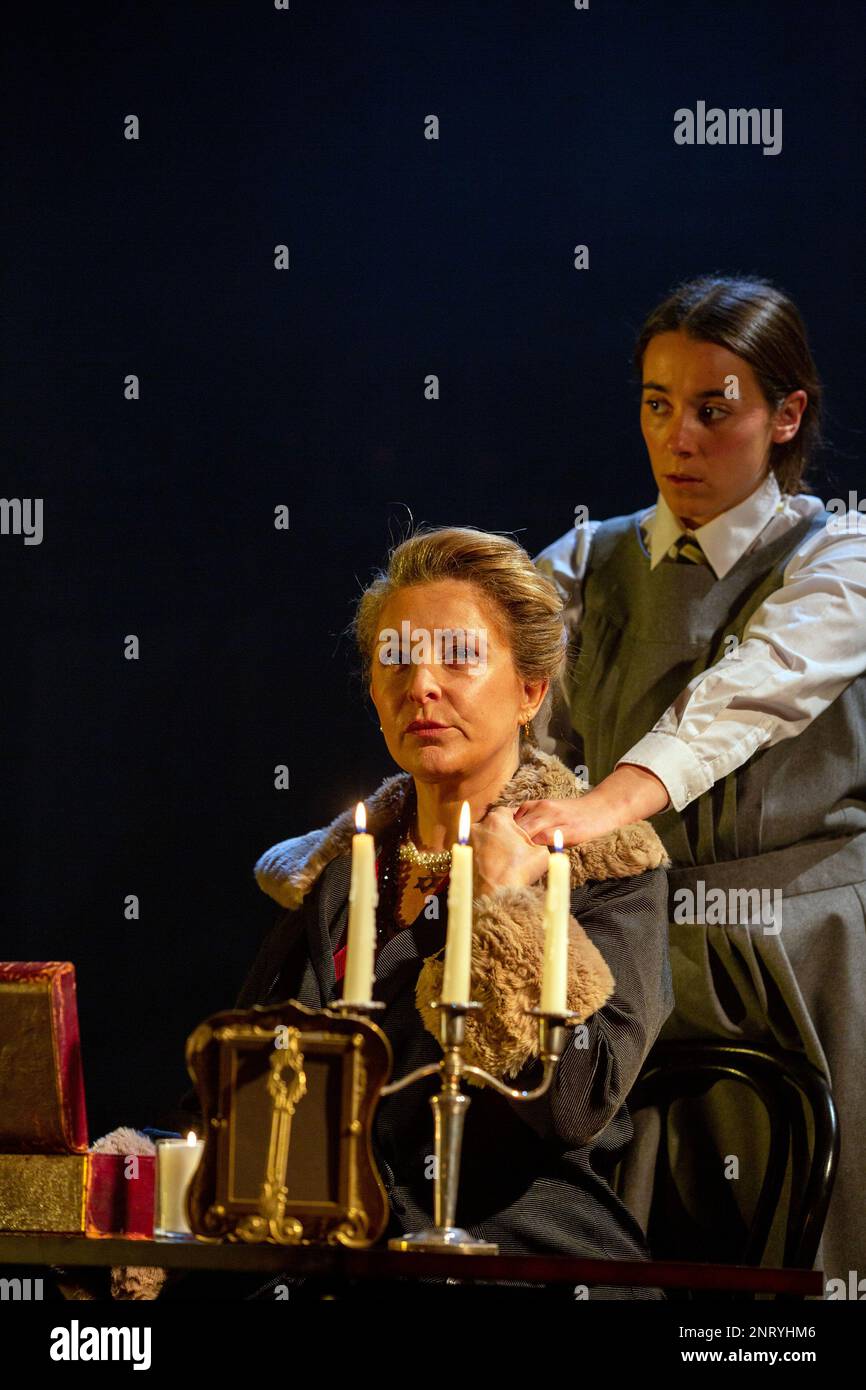 l-r: Tracy-Ann Oberman (Shylock), Grainne Dromgoole (Jessica) in THE MERCHANT OF VENICE 1936 after Shakespeare at the Palace Theatre, Watford, England  02/03/2023  adapted by Brigid Larmour & Tracy-Ann Oberman  design: Liz Cooke  lighting: Rory Beaton  director: Brigid Larmour Stock Photo