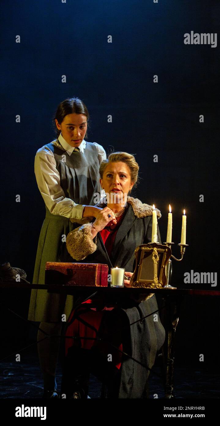 l-r: Grainne Dromgoole (Jessica), Tracy-Ann Oberman (Shylock) in THE MERCHANT OF VENICE 1936 after Shakespeare at the Palace Theatre, Watford, England  02/03/2023  adapted by Brigid Larmour & Tracy-Ann Oberman  design: Liz Cooke  lighting: Rory Beaton  director: Brigid Larmour Stock Photo