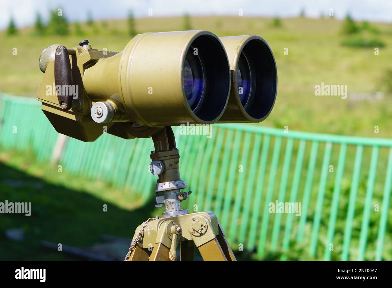 Old green military binoculars Stock Photo Alamy