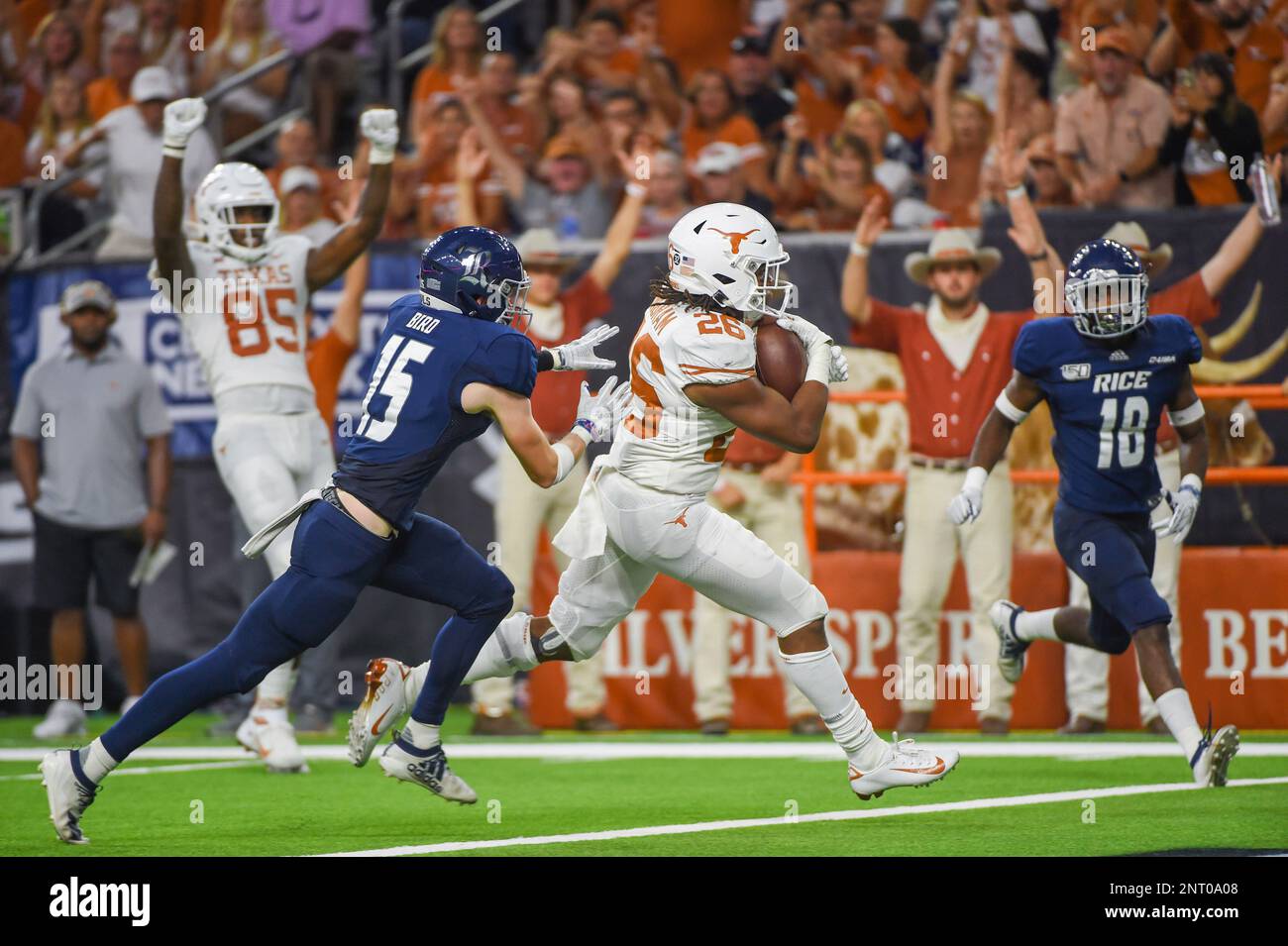 HOUSTON, TX - SEPTEMBER 14: Texas Longhorns Running Back Keaontay ...