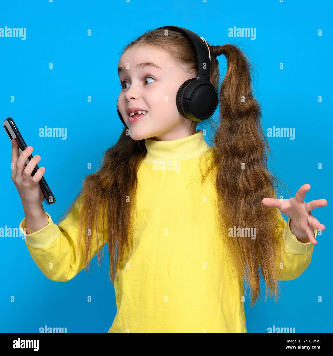   Kids, Studio, Music Icons Apps on the Screen Smartphone  Editorial Photography - Image of childhood, cellphone: 177690157