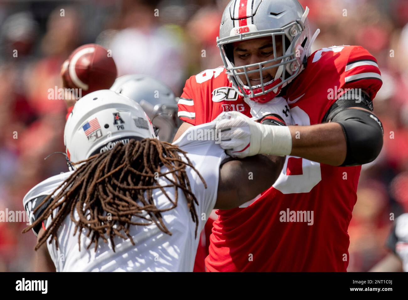 COLUMBUS, OH - SEPTEMBER 07: Ohio State Buckeyes offensive lineman ...