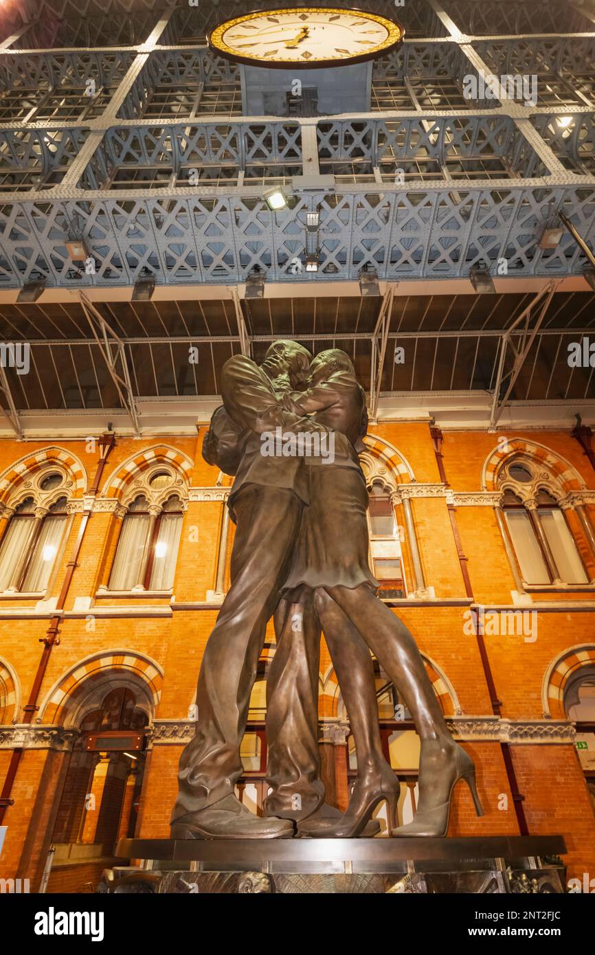 England, London, St.Pancras Station, Bronze Statue of Couple Embracing