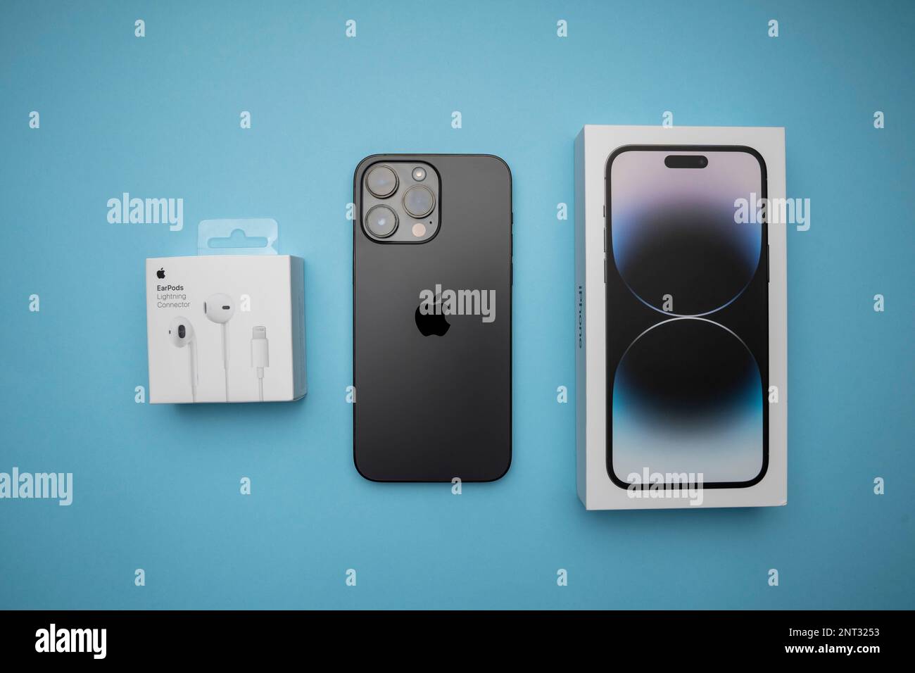 New iPhone 14 pro max and Apple Earpods, Airpods white earphones for