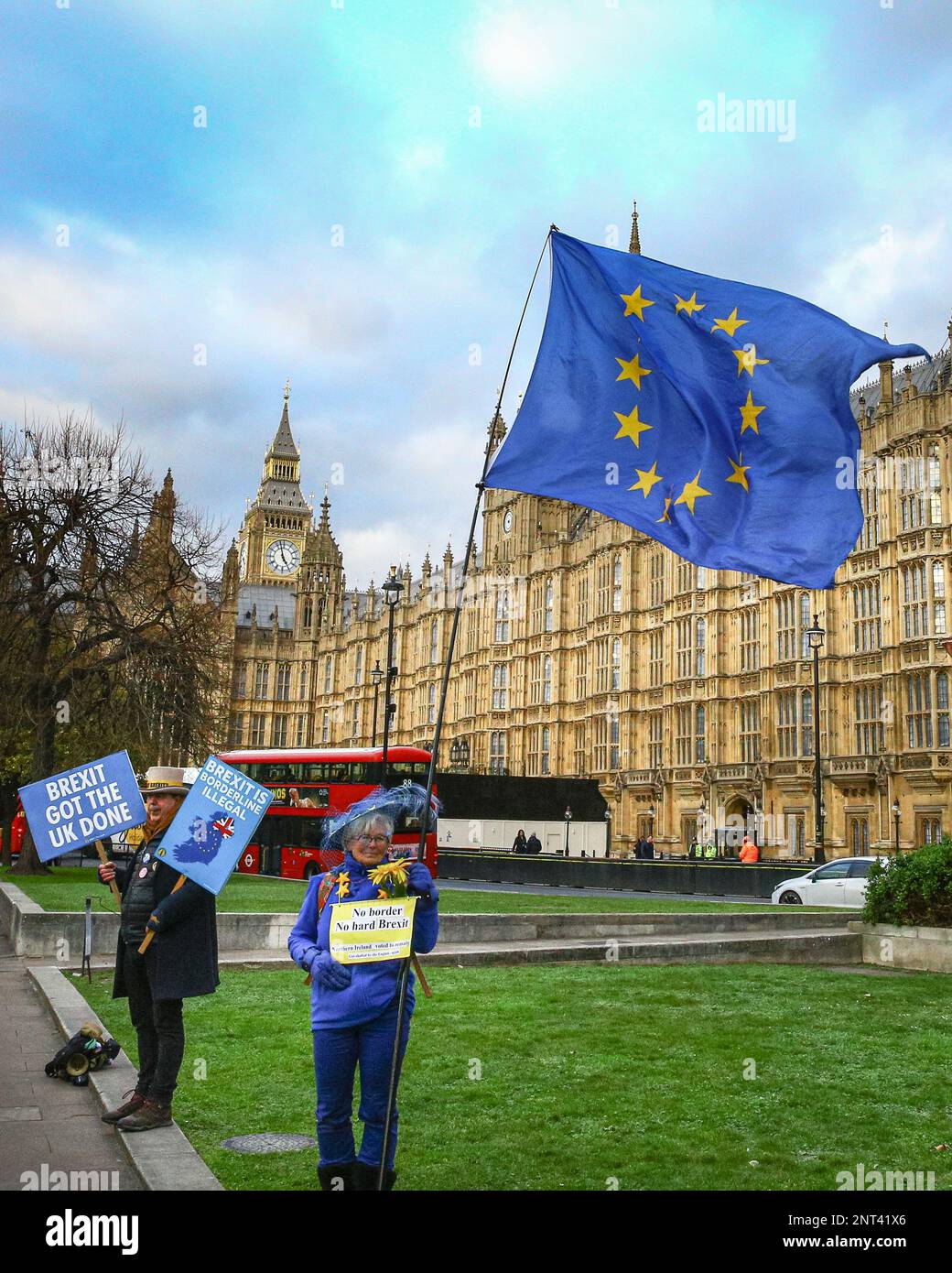 London, UK. 27th Feb, 2023. Pro-EU, Anti-Brexit protesters from Sodem (Stand of Definance European Movement) around Westminster 'Stop-Brexit Man' Steve Bray protest outside Parliament on College Green, on the day EU Commission President Ursula von der Leyen visits the UK to sign a deal with PM Rishi Sunak on post-Brexit trading arrangements in Northern Ireland. Credit: Imageplotter/Alamy Live News Stock Photo