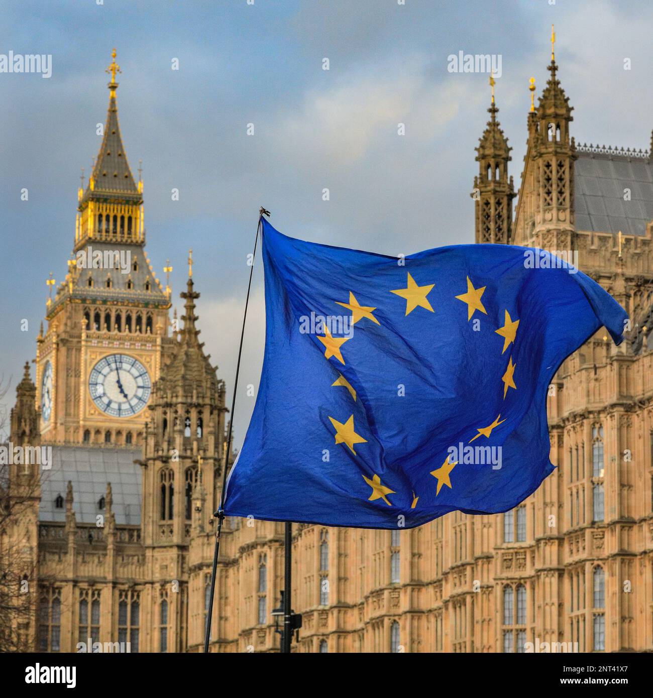 London, UK. 27th Feb, 2023. The EU flag outside Parliament. Pro-EU, Anti-Brexit protesters from Sodem (Stand of Definance European Movement) around Westminster 'Stop-Brexit Man' Steve Bray protest outside Parliament on College Green, on the day EU Commission President Ursula von der Leyen visits the UK to sign a deal with PM Rishi Sunak on post-Brexit trading arrangements in Northern Ireland. Credit: Imageplotter/Alamy Live News Stock Photo