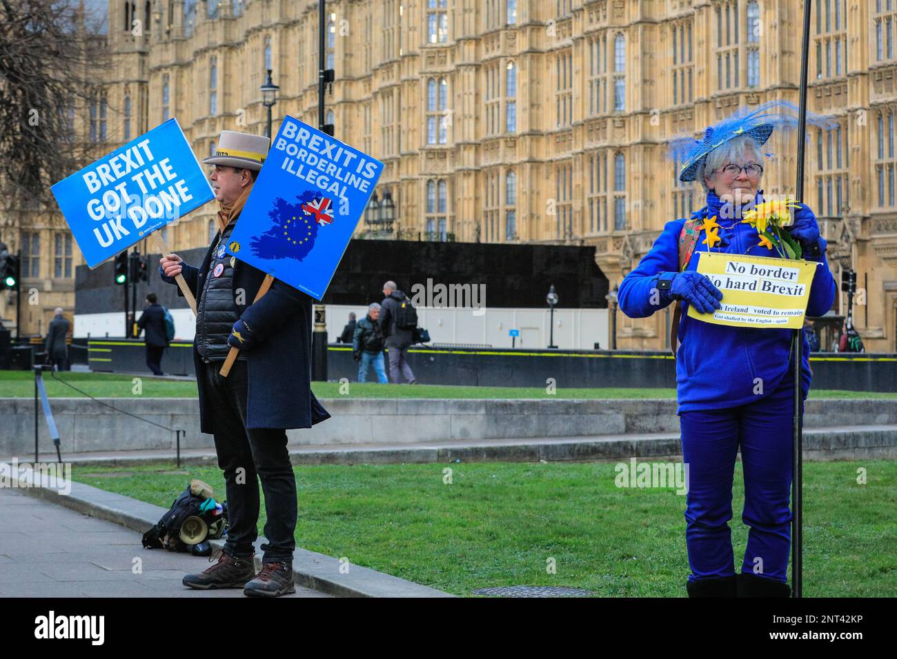 London, UK. 27th Feb, 2023. Pro-EU, Anti-Brexit protesters from Sodem (Stand of Definance European Movement) around Westminster 'Stop-Brexit Man' Steve Bray protest outside Parliament on College Green, on the day EU Commission President Ursula von der Leyen visits the UK to sign a deal with PM Rishi Sunak on post-Brexit trading arrangements in Northern Ireland. Credit: Imageplotter/Alamy Live News Stock Photo