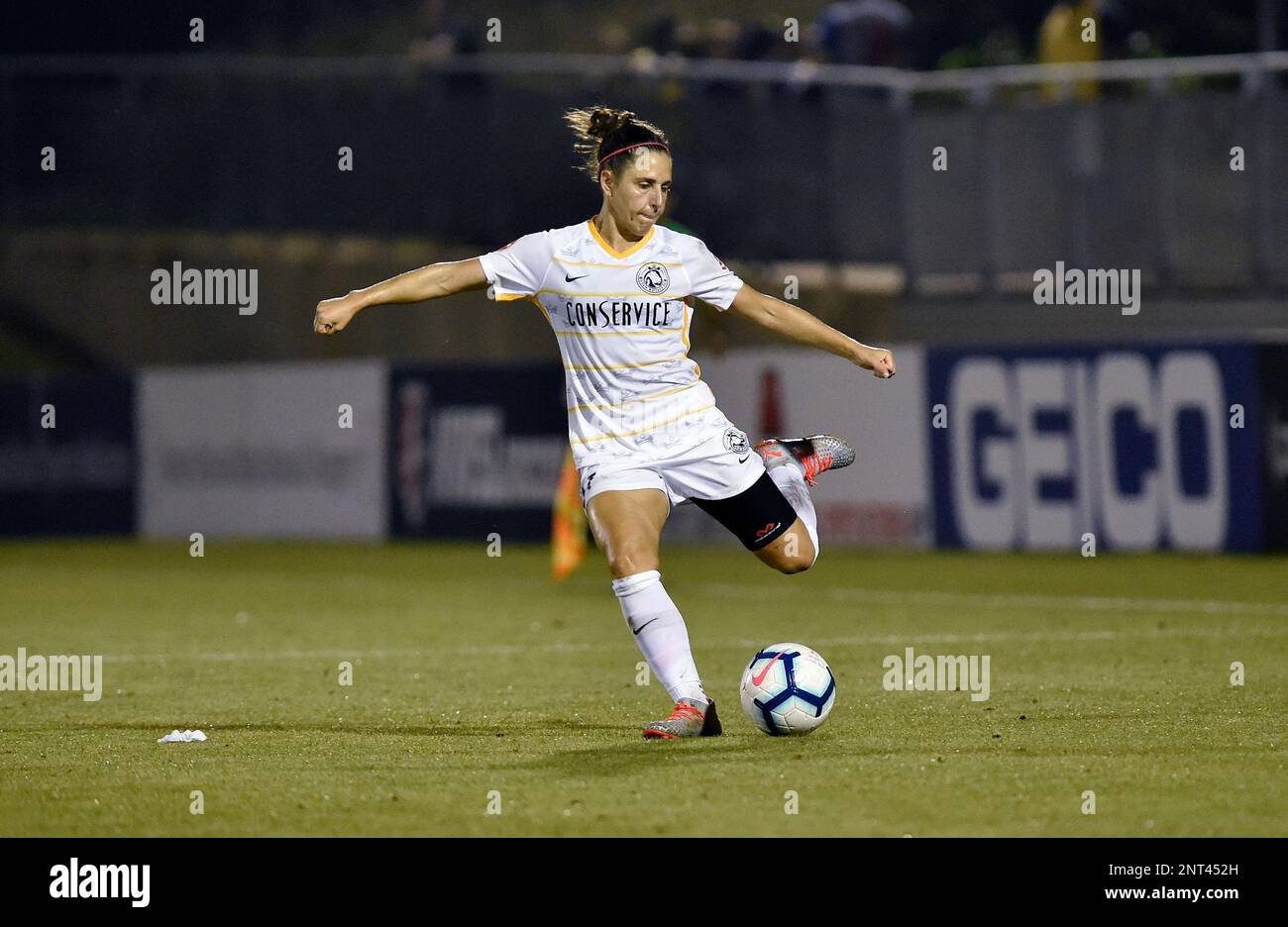 BOYDS, MD - AUGUST 21: Utah Royals midfielder Veronica Vero Boquete (21)  makes a pass during the National Womens Soccer League (NWSL) game between  the Utah Royals and Washington Spirit August 21,