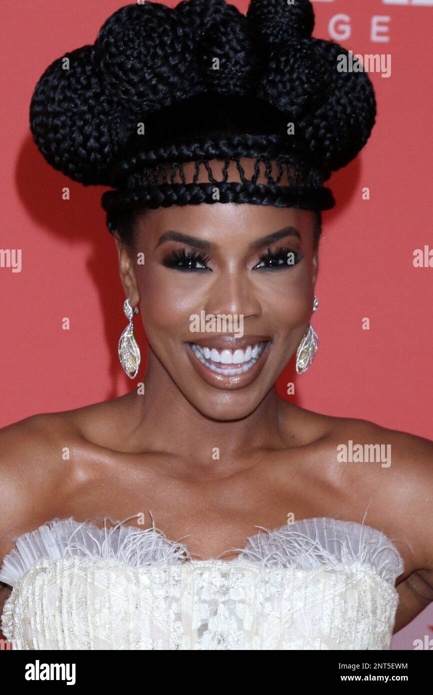 LOS ANGELES FEB 25 Brandee Evans at the NAACP Image Awards Arrivals