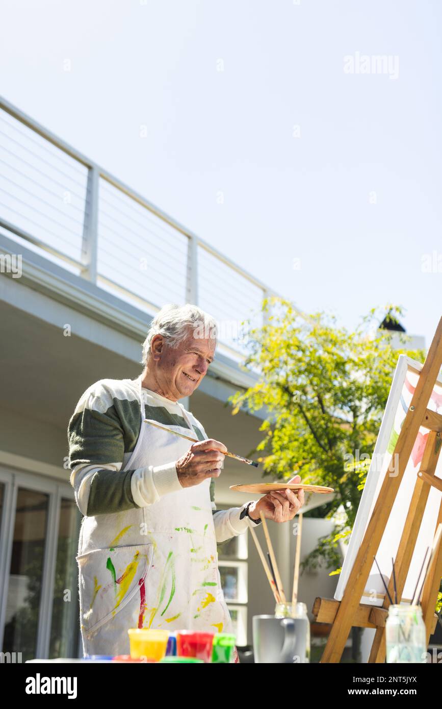 Man painting at easel hi-res stock photography and images - Alamy