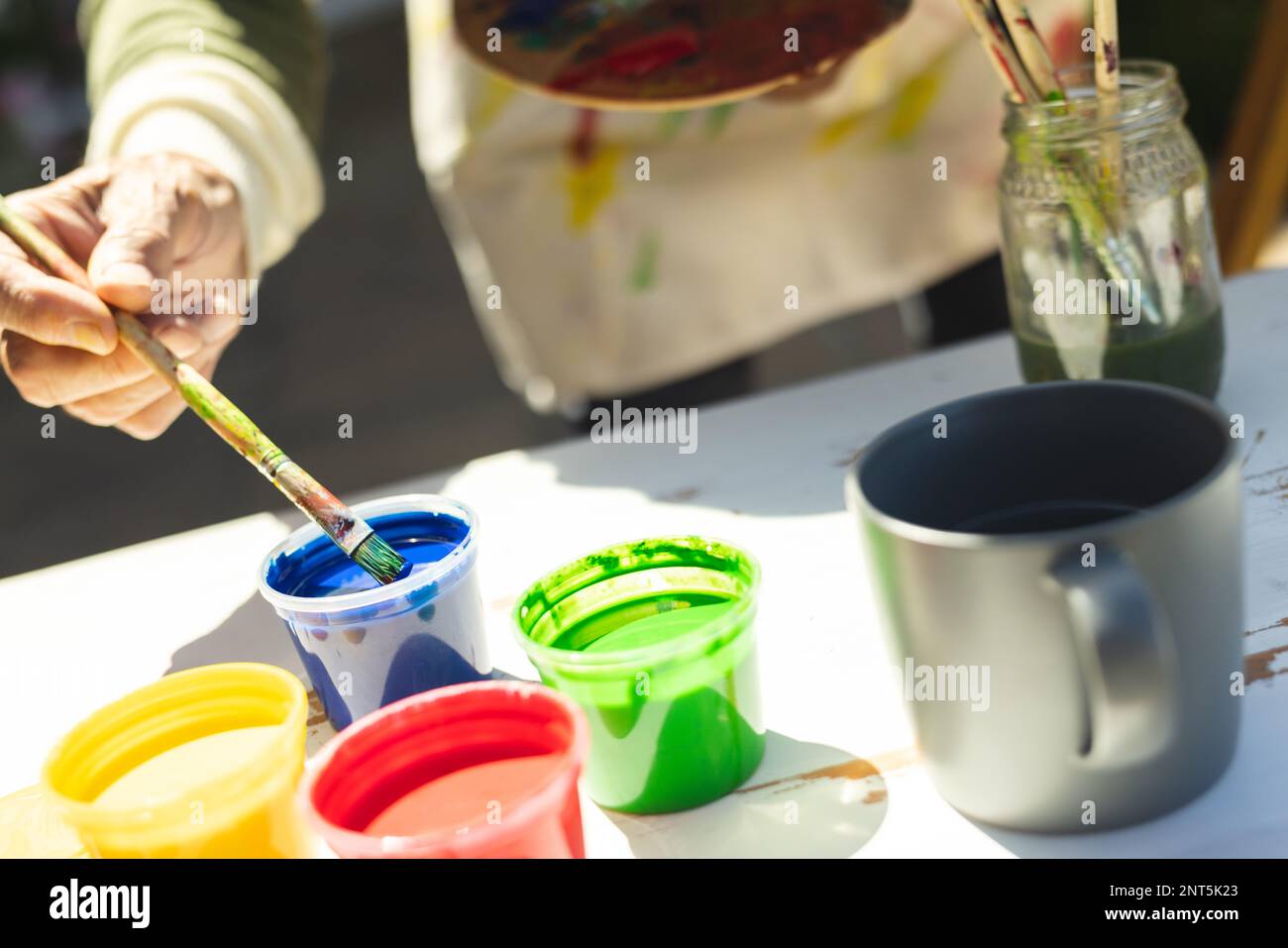 Man painting hi-res stock photography and images - Alamy