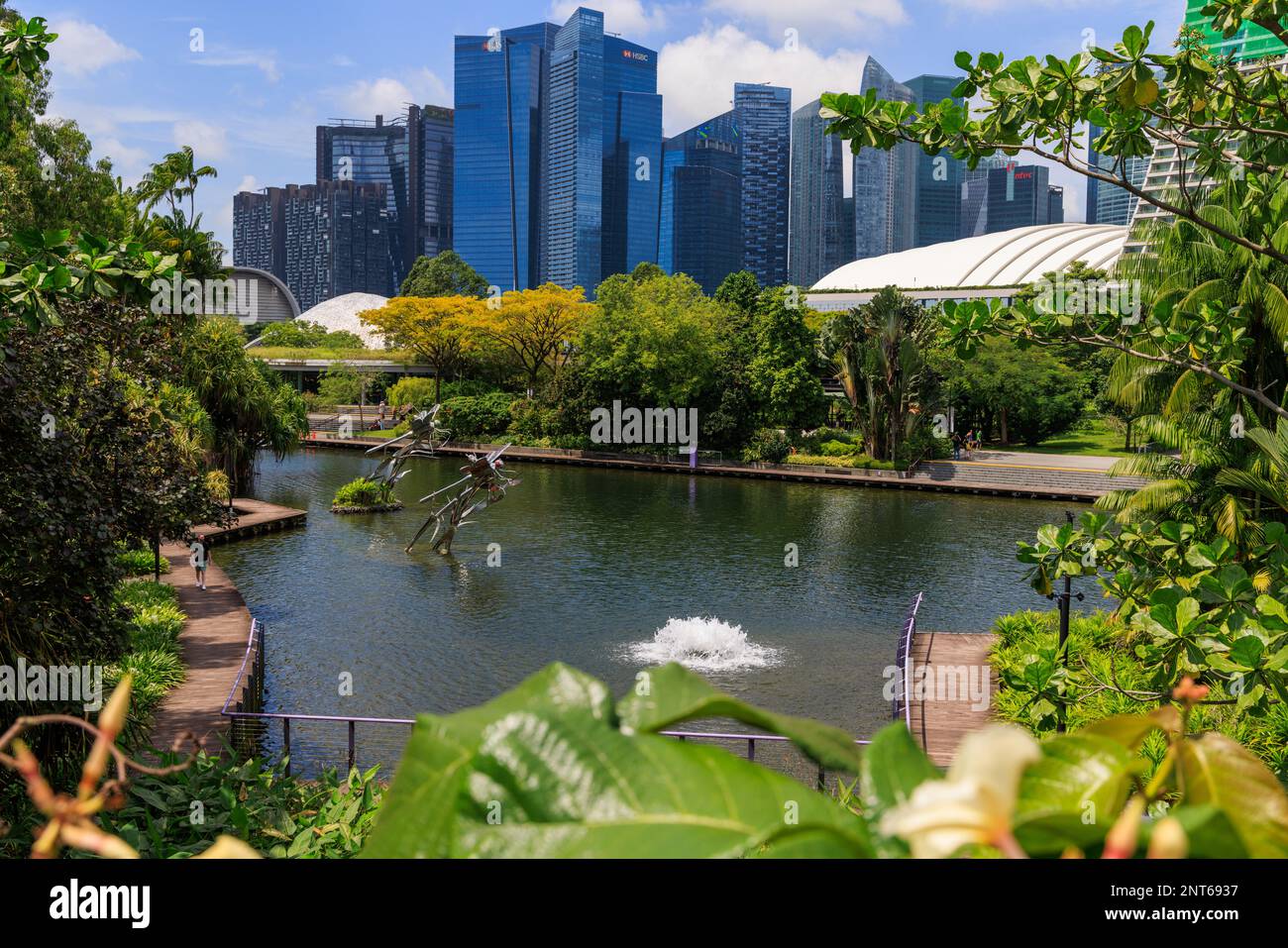 Dragonfly Lake and city skyline at Gardens by the Bay, Singapore Stock Photo