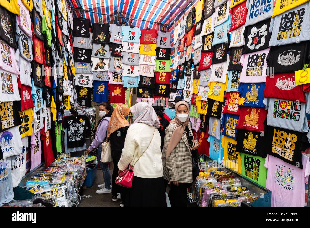 Hong Kong  Kowloon and Hong Kong island. Bustling shopping in the markets. t shirts of evey style. All Pictures Neville Marriner Leica Q2 Stock Photo