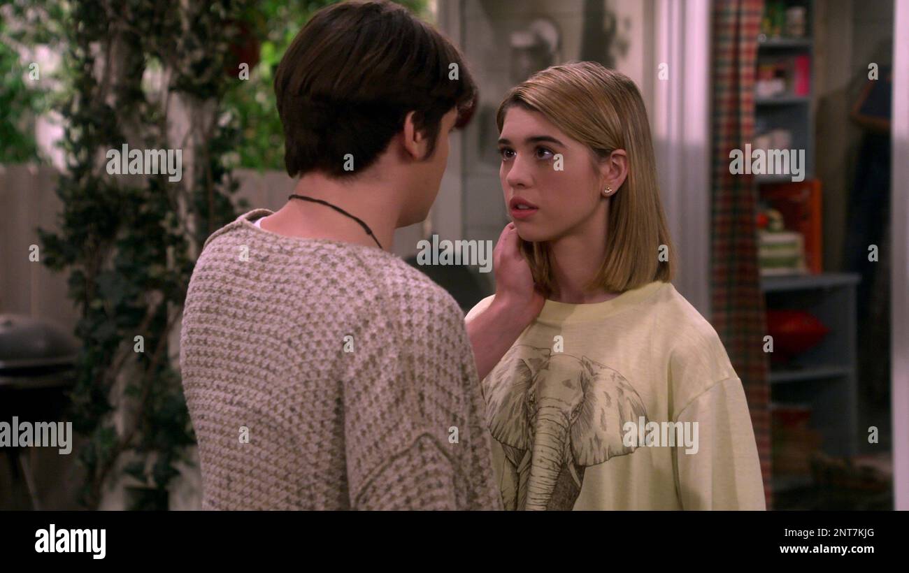 THAT '90S SHOW, (aka THAT 90S SHOW), from left Mace Coronel, Callie