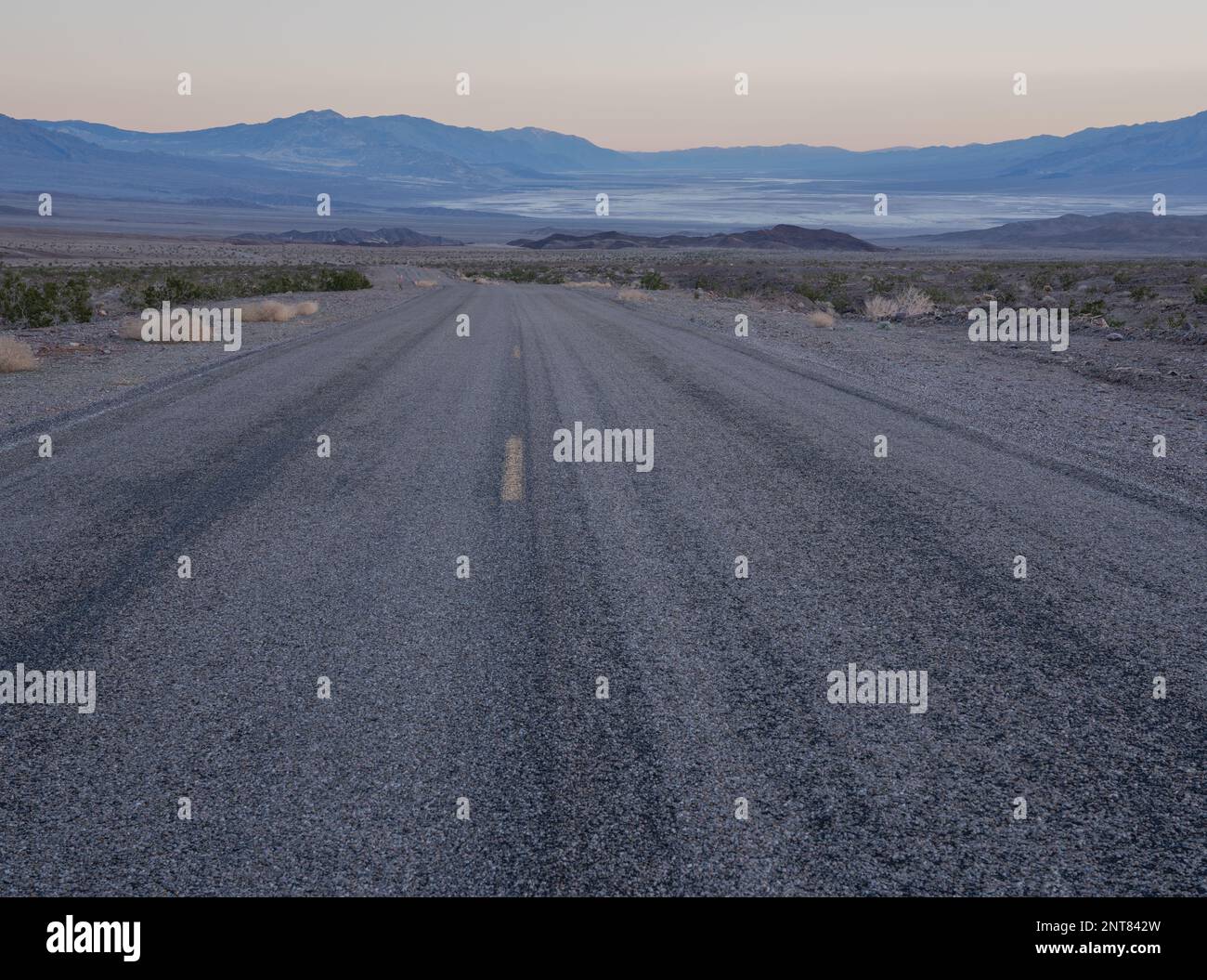 Artists road death valley hi-res stock photography and images - Alamy
