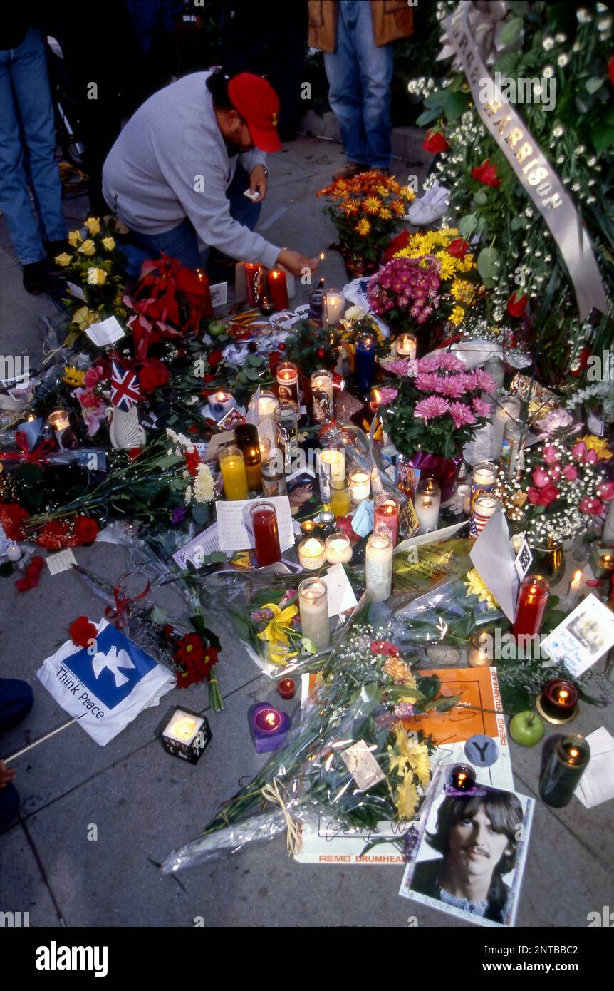 Fans create a tribute to George Harrison on the Walk of Fame on Hollywood Blvd. in Los Angeles, CA, 2001. Stock Photo
