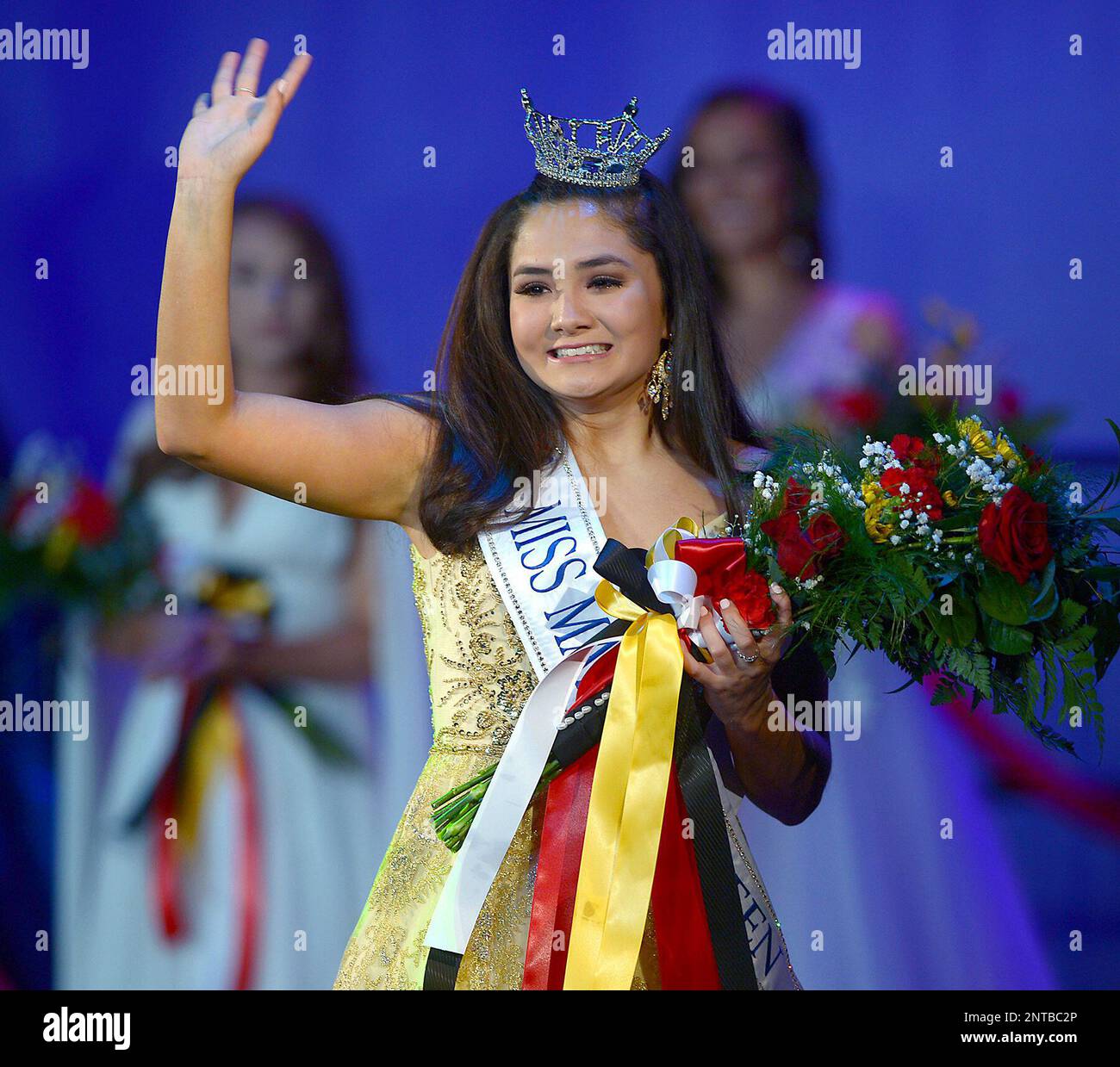 Emily Yi, of Hagerstown, is crowned Miss Maryland's Outstanding Teen