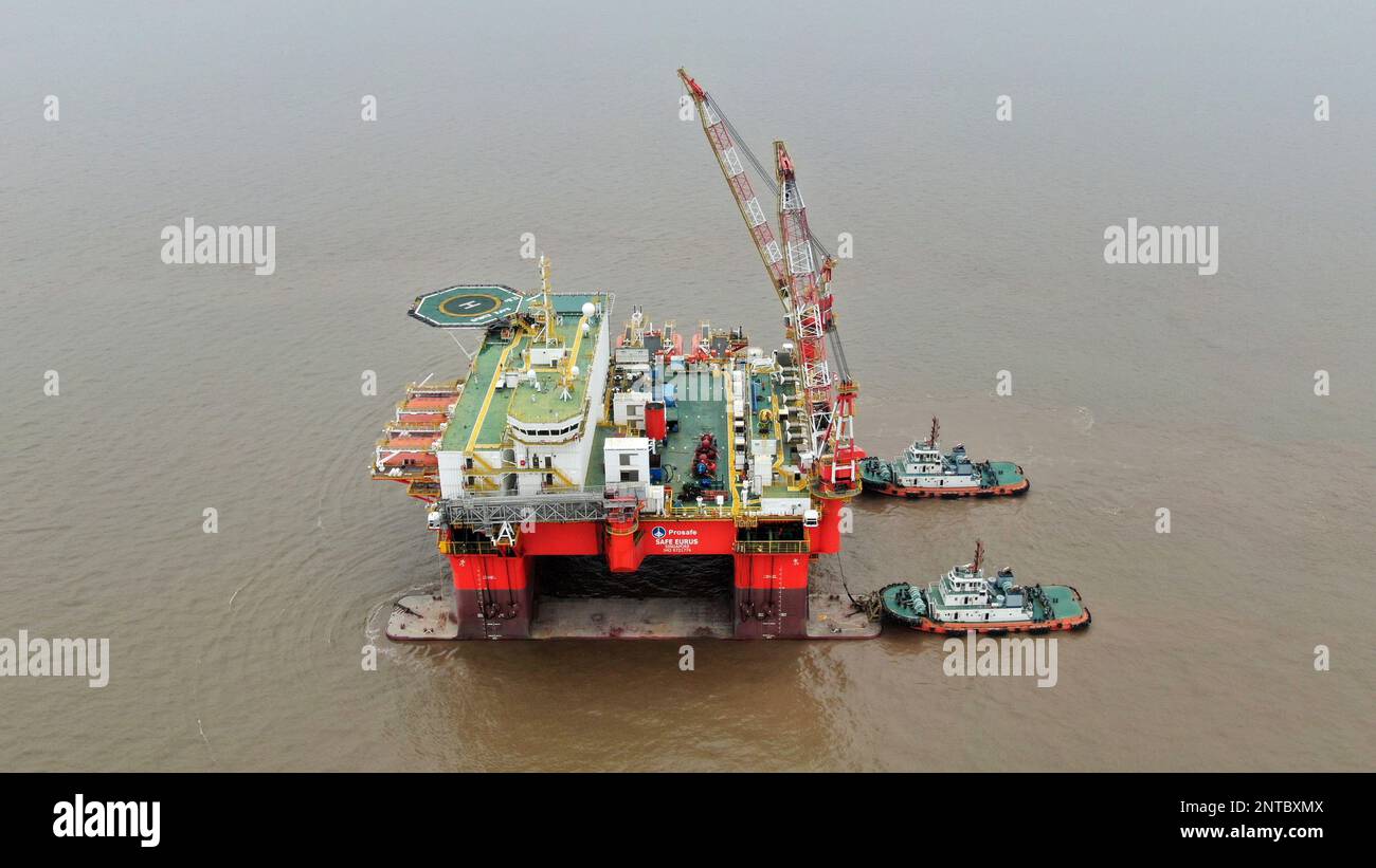 Platform Tug Tugboats move a semi-submersible platform of accommodations built by a ...