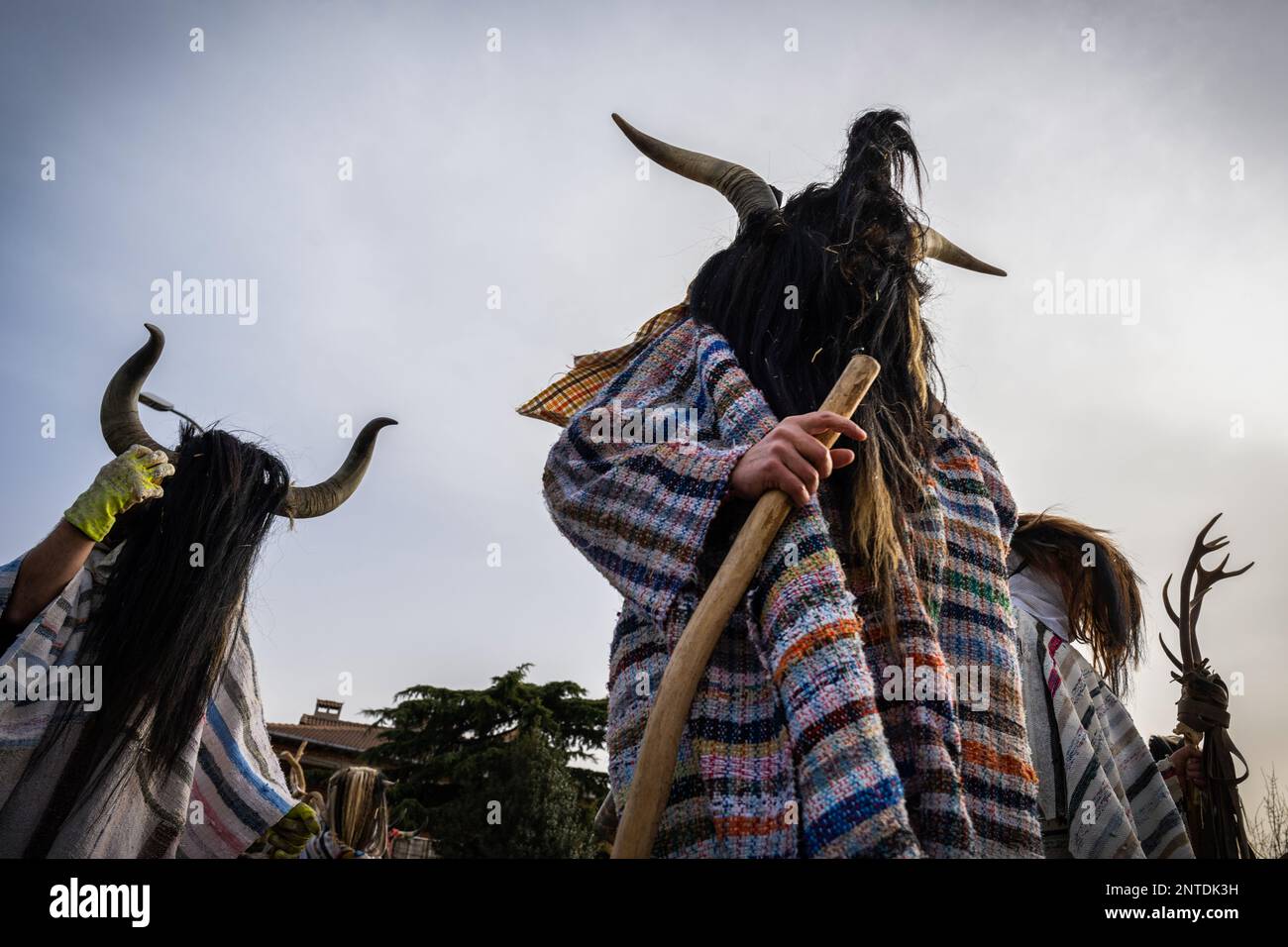 Navalosa Spain 19th Feb 2023 Revelers Dressed As Cucurrumachos Seen navalosa-spain-19th-feb-2023-revelers-dressed-as-cucurrumachos-seen