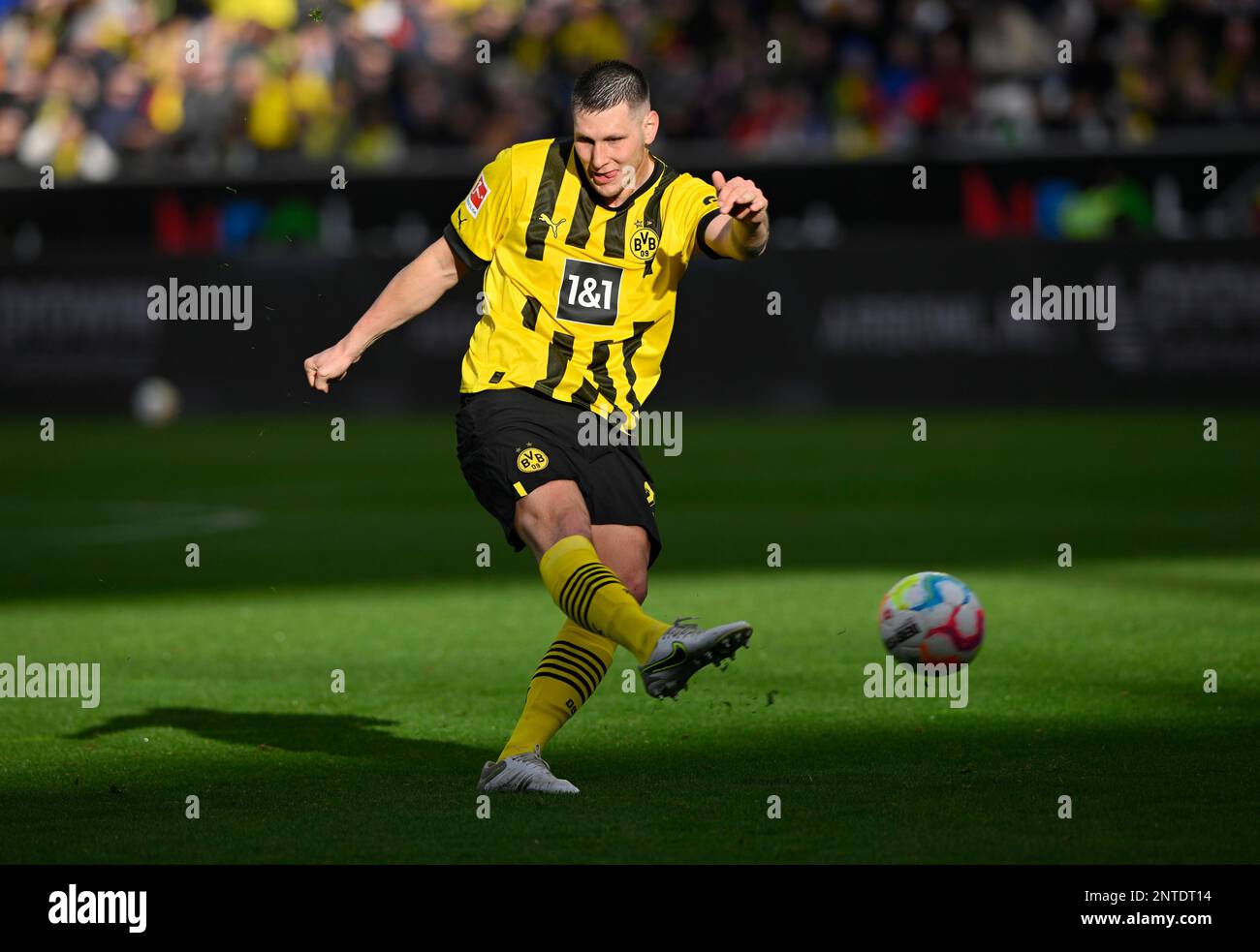 Niklas Suele Borussia Dortmund BVB (25) on the ball, PreZero Arena, Sinsheim, Baden-Wuerttemberg, Germany Stock Photo