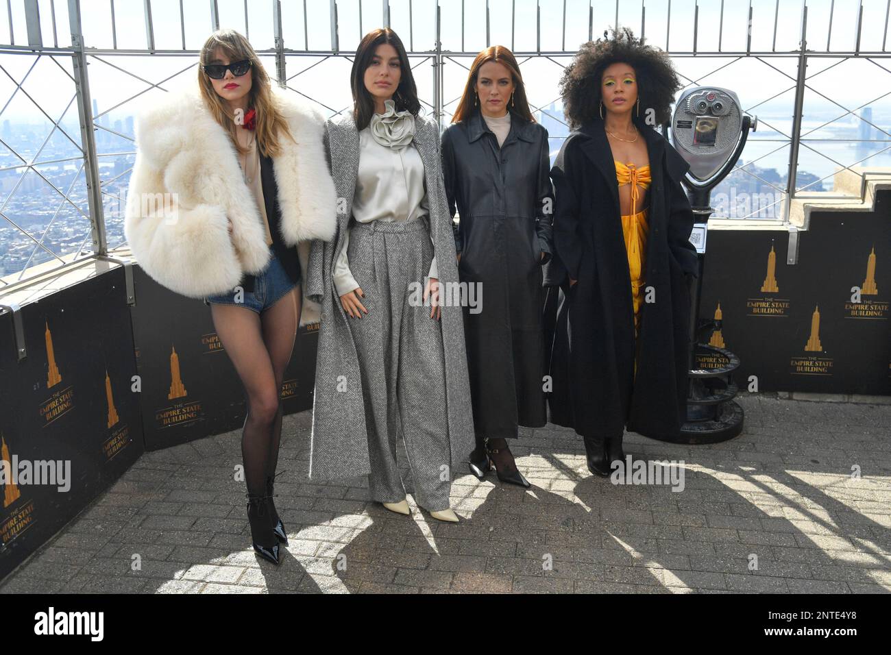 Photo by: NDZ/STAR MAX/IPx 2023 2/27/23 Suki Waterhouse, Camila Morrone