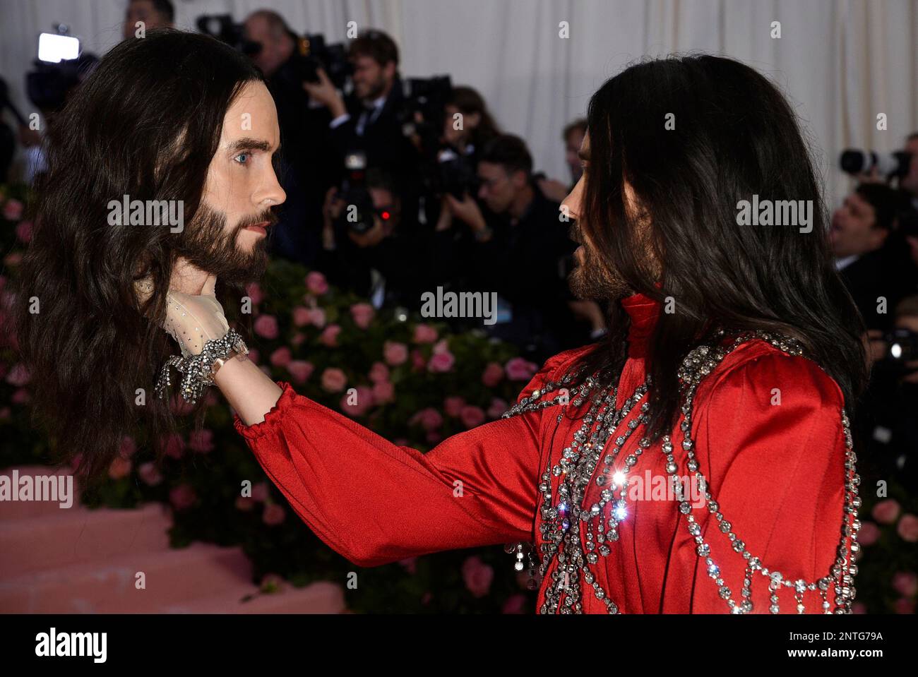 Jared Leto, holding a model of his own head, arrives for the The ...