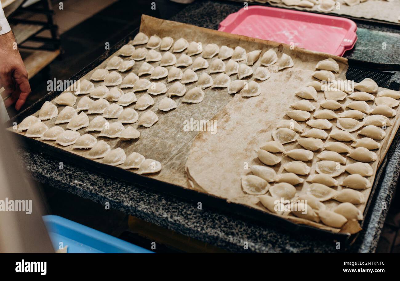 Automatic stuffed dumpling making machine with conveyor line system ...