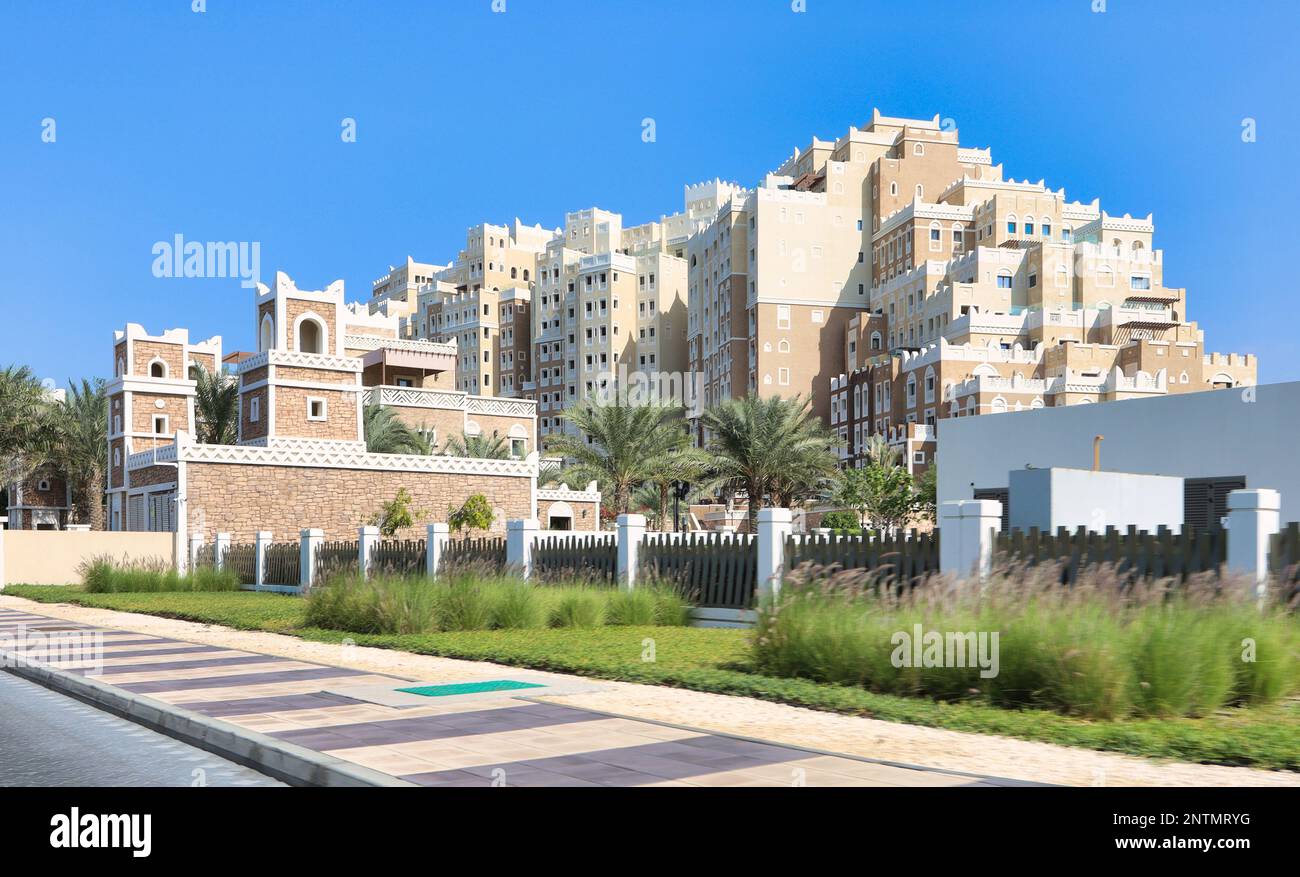 The palm jumeirah island hi-res stock photography and images - Alamy
