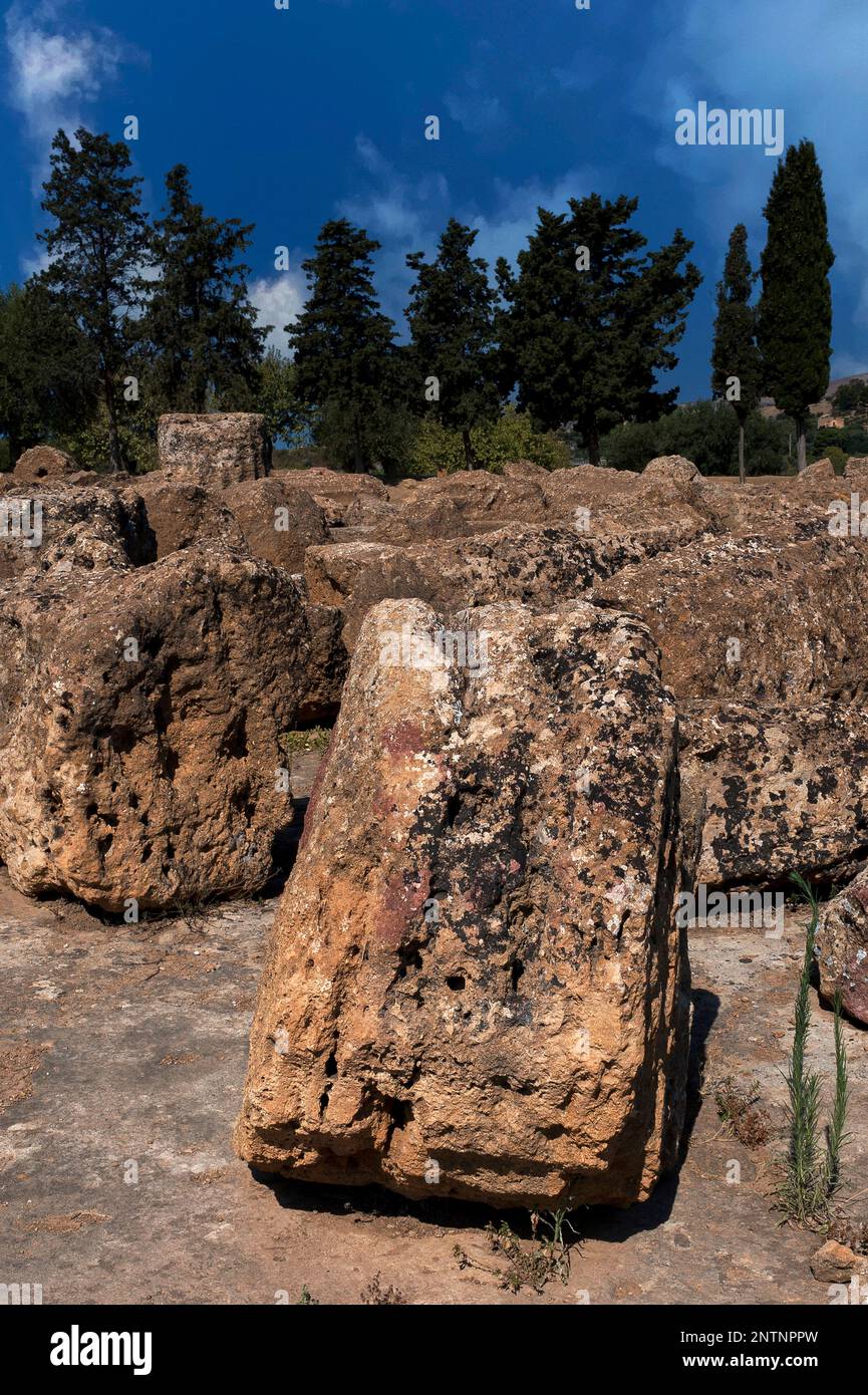 Temple of demeter and persephone hi-res stock photography and images ...