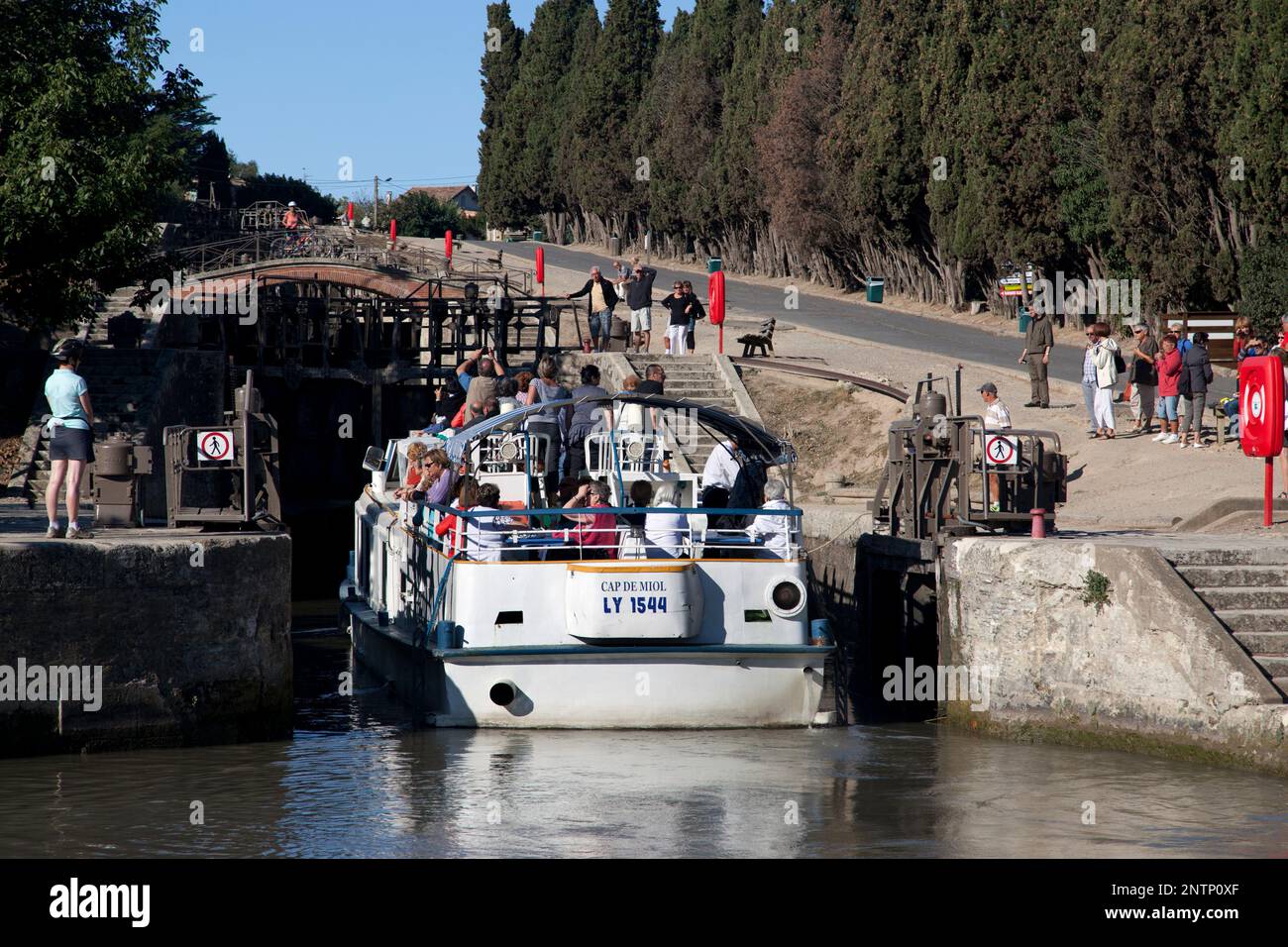 France, Beziers, canal barges passing through the famous neuf écluses (eight locks and nine gates) de Fonseranes along the Canal du Midi. Stock Photo