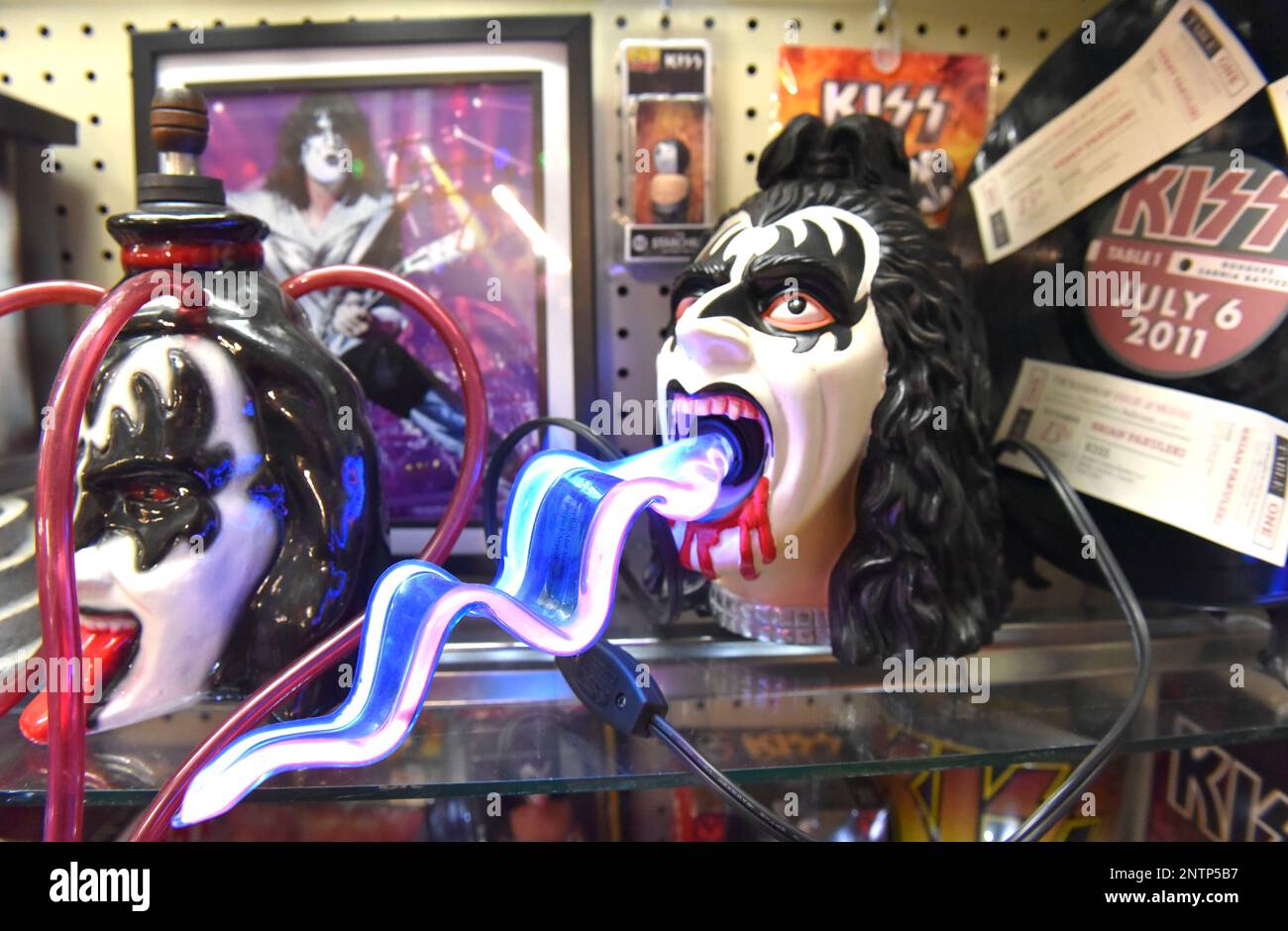 Gene simmons tongue lamp