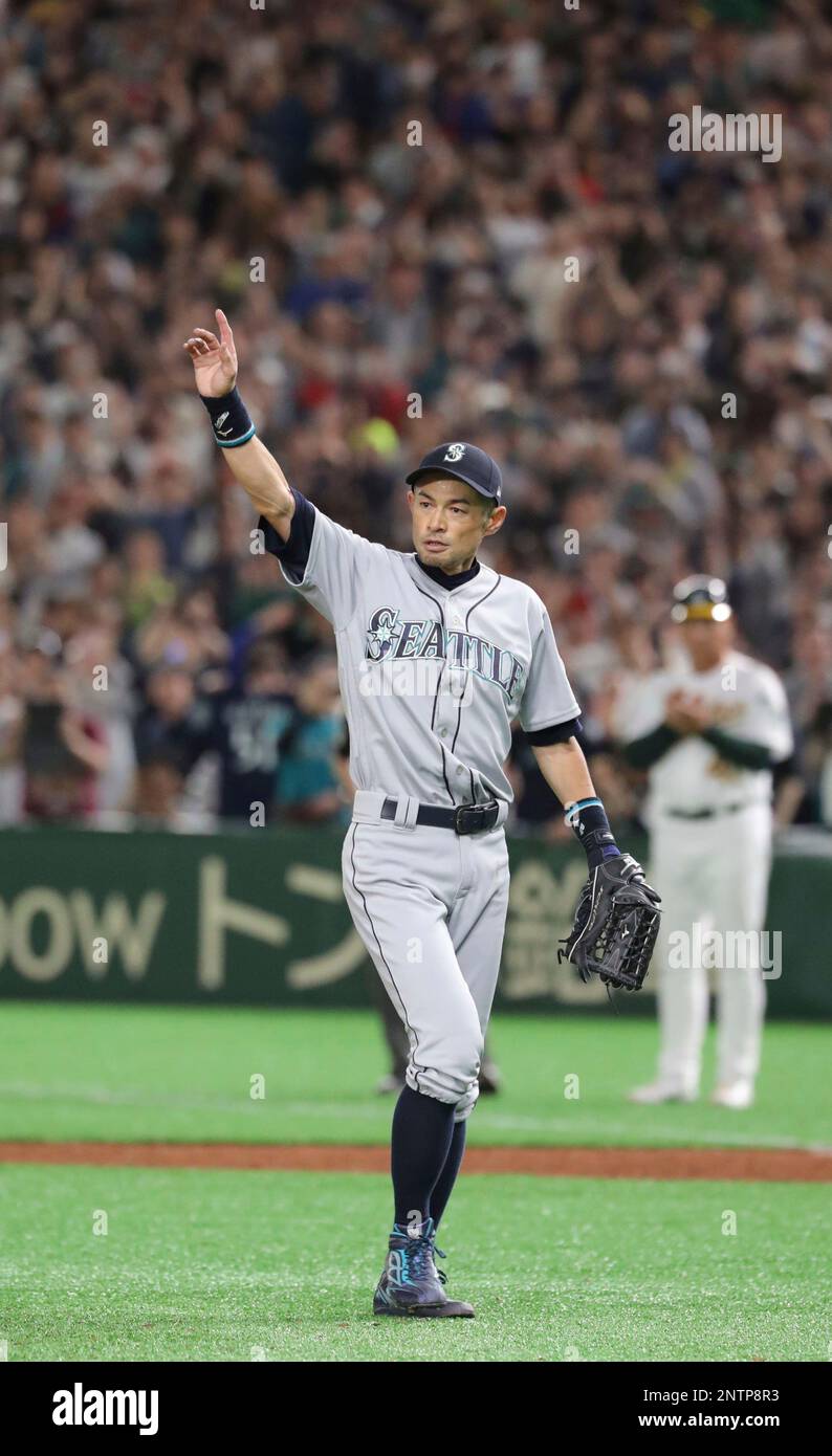 Seattle Mariners' Ichiro Suzuki, a Japanese professional baseball player,  waves his hands after the match at Tokyo Dome in Tokyo on March 21, 2019.  45-year-old Suzuki decided his retreat. ( The Yomiuri