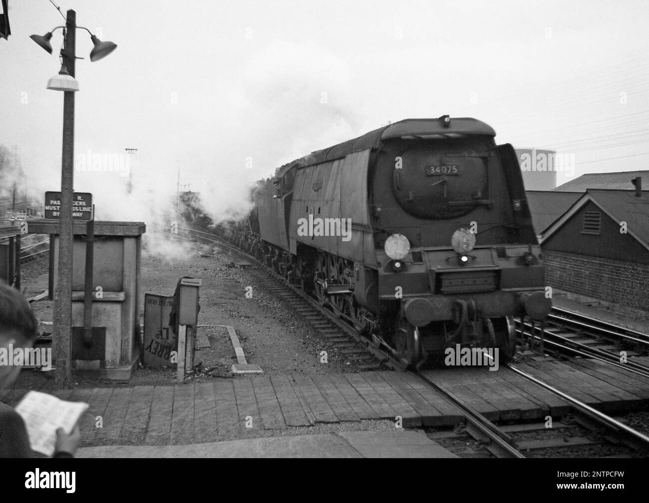 Battle of Britain Class Bullied Pacific No 34075 264 Squadron on a tank ...