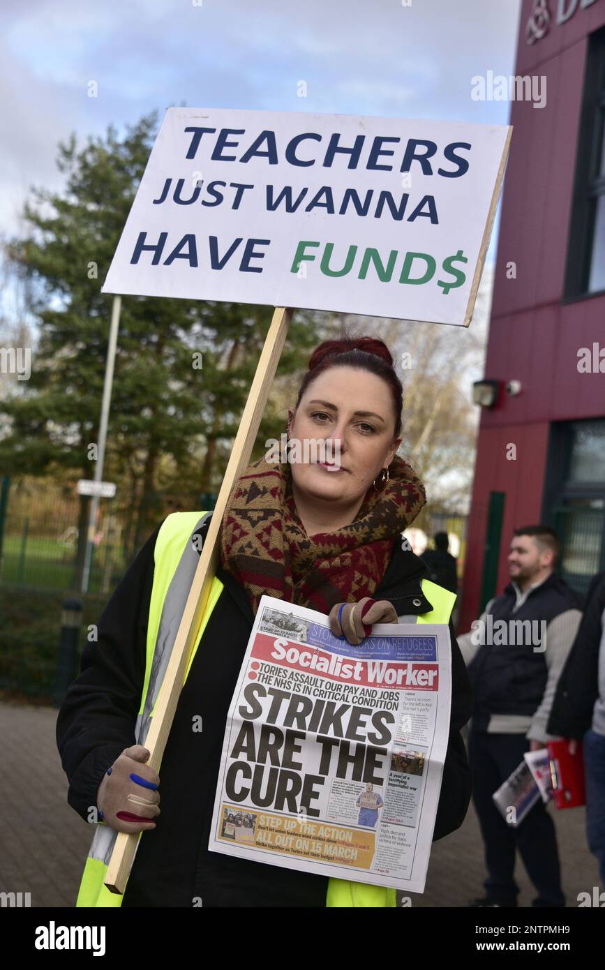Manchester, UK, 28th February, 2023. Teachers who are members of the National Education Union (NEU) in the north of England on strike as part of their pay dispute at Dean Trust School, Ardwick, Manchester, UK.  It is thought most schools will limit access to pupils or close completely. Over 300,000 teachers are expected to strike during three days beginning February 28, to demand a twelve percent wage rise. Credit: Terry Waller/Alamy Live News Stock Photo