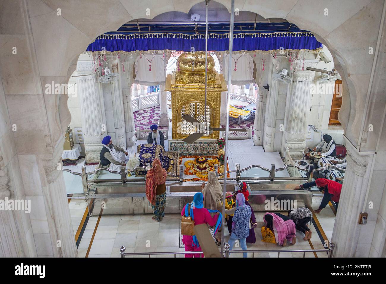 Interior of golden temple, Amritsar, Punjab, India Stock Photo - Alamy