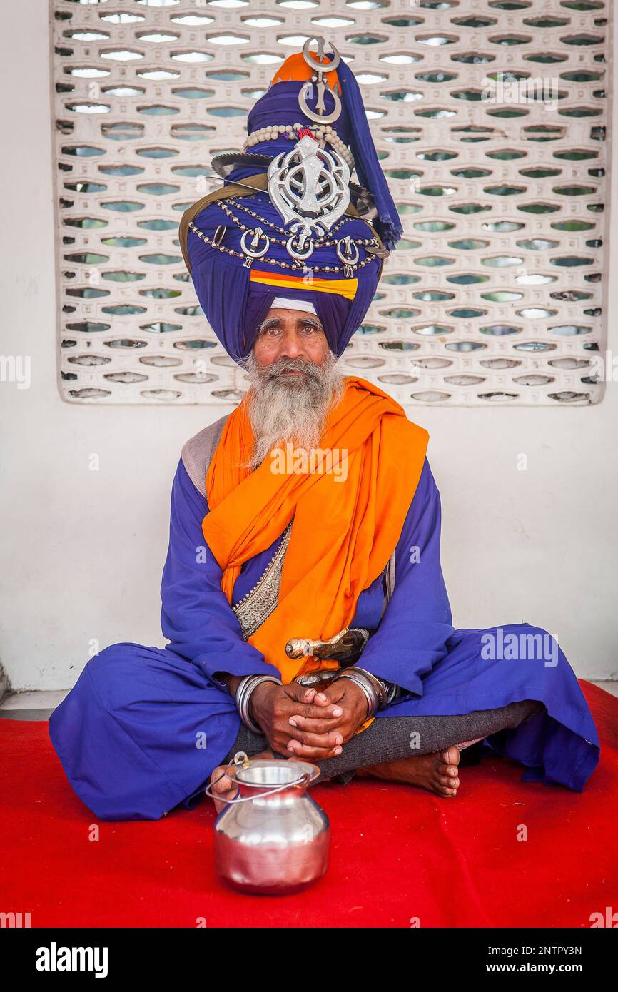 Pilgrim, Golden temple, Amritsar, Punjab, India Stock Photo Alamy