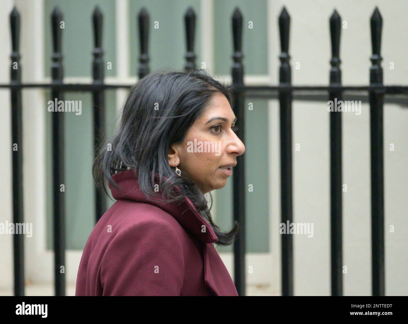 Suella Braverman KC MP (Home Secretary) arriving in Downing Street for an emergency cabinet meeting, 27th Feb 2023 Stock Photo