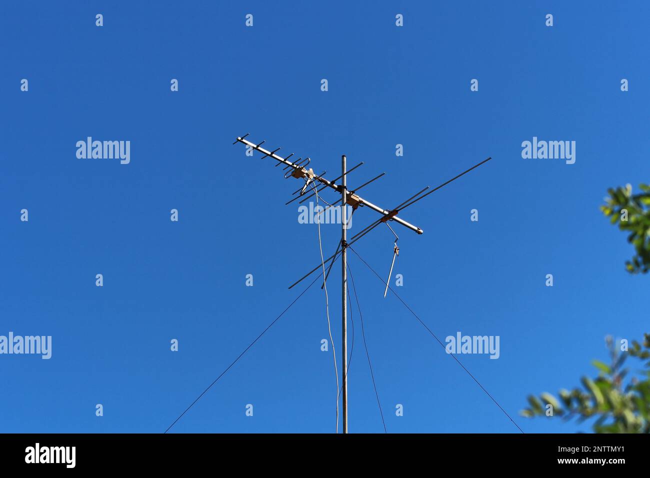old tv antenna Must be installed on high roofs and have many branches