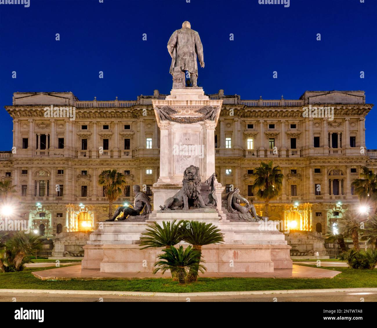 Statue of Camillo Benso and the rear of the Palazzo di Giustizia in ...