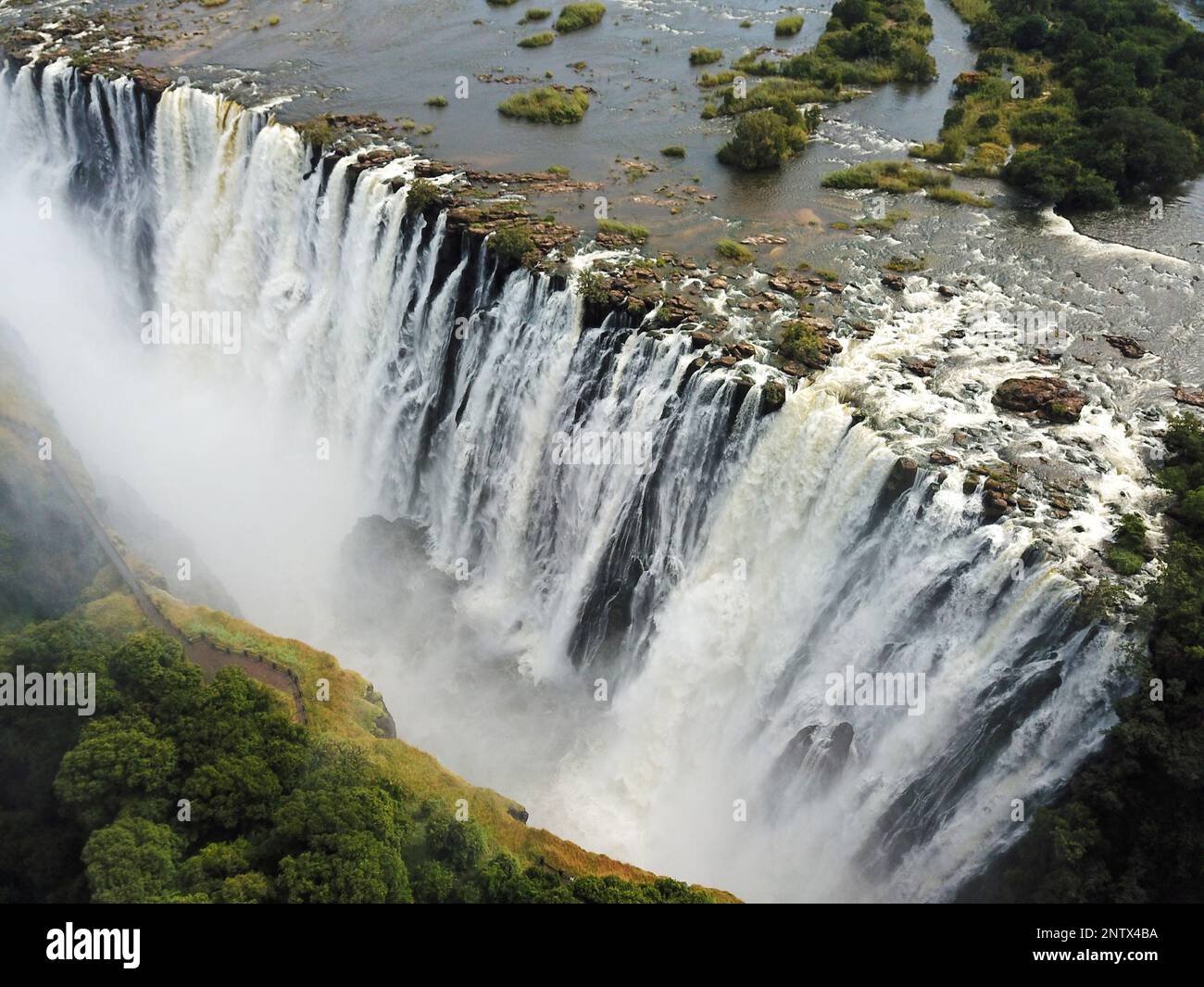 Victoria Falls At The Border Of Zimbabwe And Zambia In Africa The Victoria Falls At The Border Of Zimbabwe And Zambia In Africa The Great Victoria Falls One Of The Most Beautiful Wonders Of The World Unesco World H 2NTX4BA